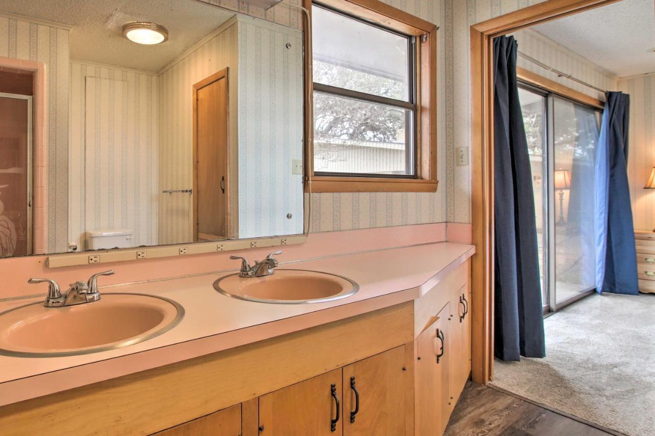 Rustic Lake Buchanan Hideaway With Game Room And Grill Tow Exterior photo